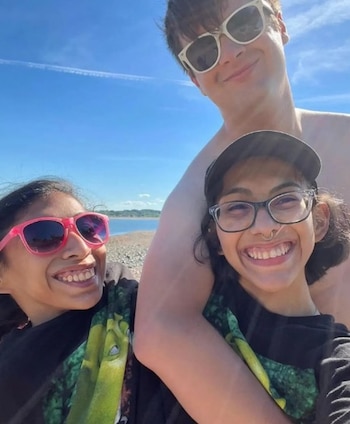 Carmen, Lupita y Daniel se