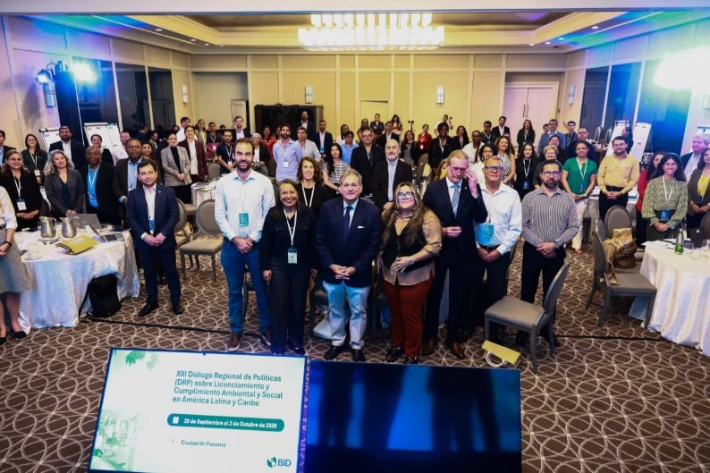 Durante el diálogo se abordó la evaluación y el control de proyectos complejos y de alto riesgo ambiental. (MiAmbiente)
