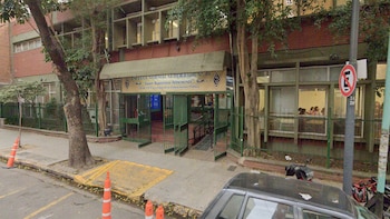 La Policía de la Ciudad secuestró un revólver, una réplica de arma, una navaja y dispositivos electrónicos tras amenazas en cuatro escuelas