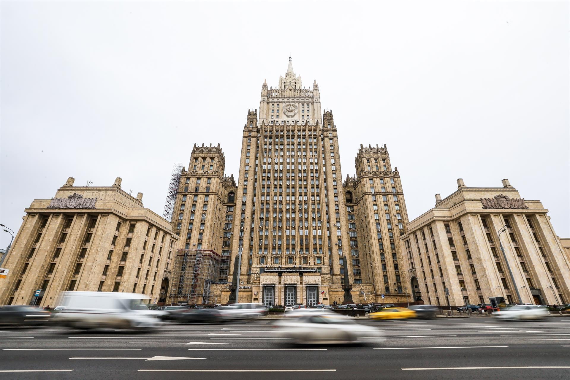 Rusia se queja ante Letonia por su demanda de expulsar a trabajadores de la Embajada en Riga