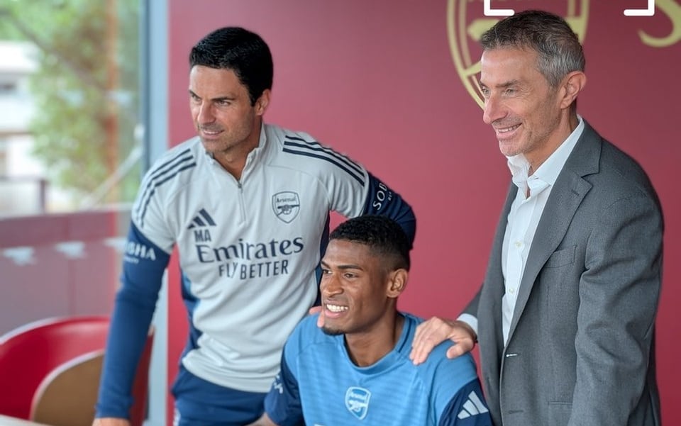 Arsenal apostó por Christian Mosquera para que siga creciendo su carrera y sea figura en el futuro - crédito @Arsenal/X