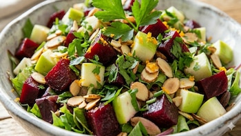 ensalda de betabel, manzana verde y almendras -México- 7 abril