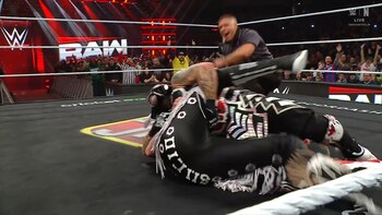 El luchador mexicano brilló en el momento clave y sometió a Dominik Mysterio.
