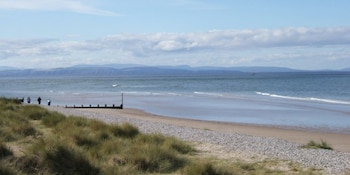 Escocia e Islandia sumaron paisajes para La Odisea con la costa del Moray Firth como Ítaca y Hjörleifshöfði, Snæfellsnes y Markarfljót para el inframundo (Wikimedia Commons)
