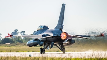 primer vuelo de un F-16 argentino