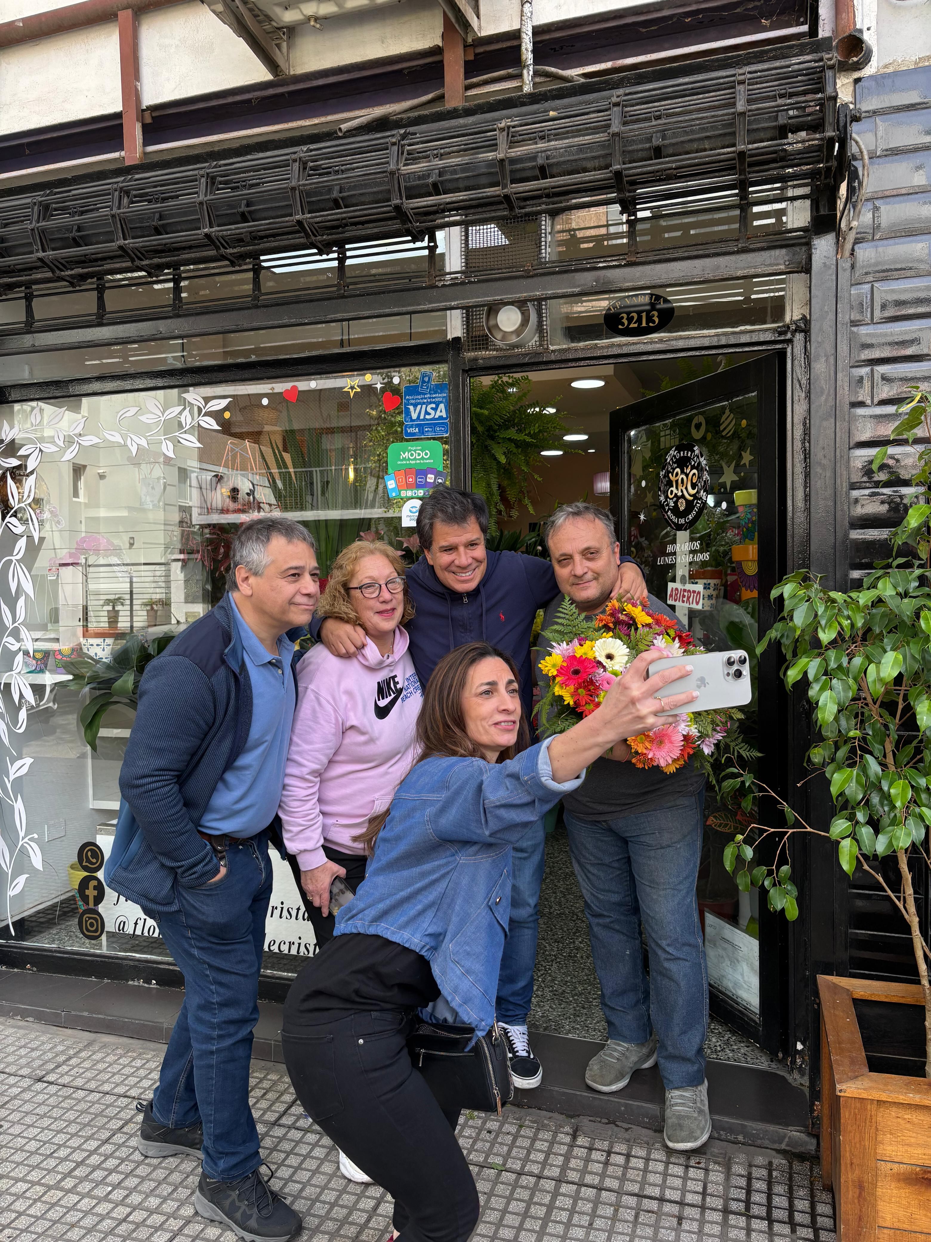 Facundo Manes criticó el plan económico de Milei durante un encuentro con vecinos en Villa del Parque