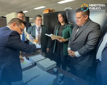Los señalamientos incluyen presuntas operaciones de malversación y desvío de dinero público hacia actividades de campañas políticas.