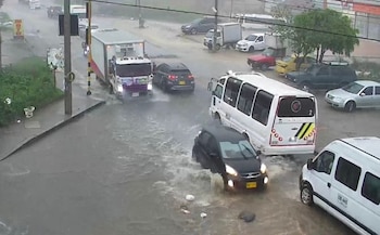 Las lluvias torrenciales del 6 de noviembre desbordaron alcantarillas en importantes vías de Bogotá causando enormes problemas de movilidad - crédito redes sociales