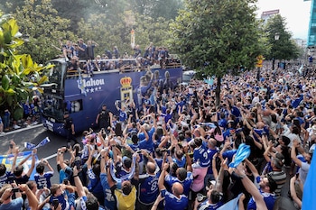 Celebración del Real Oviedo cuando ascendió a Primera División en junio de 2025. (EFE/ J.L.Cereijido/Archivo)