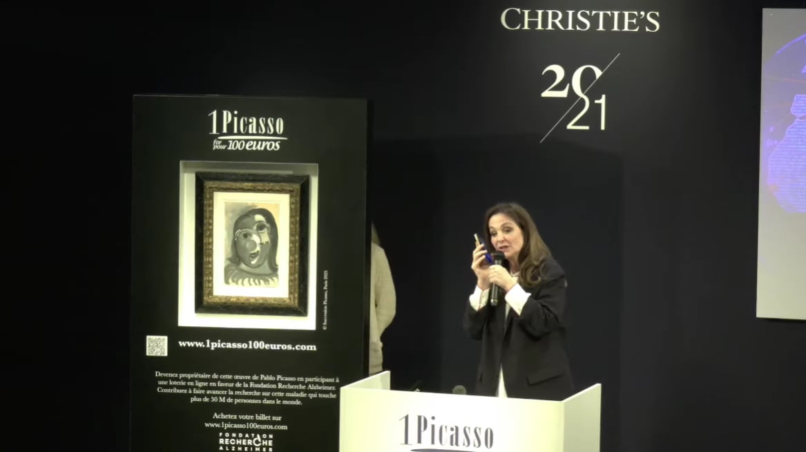 La organización de '1 Picasso por 100 euros' le comunica al francés Ari Hodara que ha ganado un Picasso