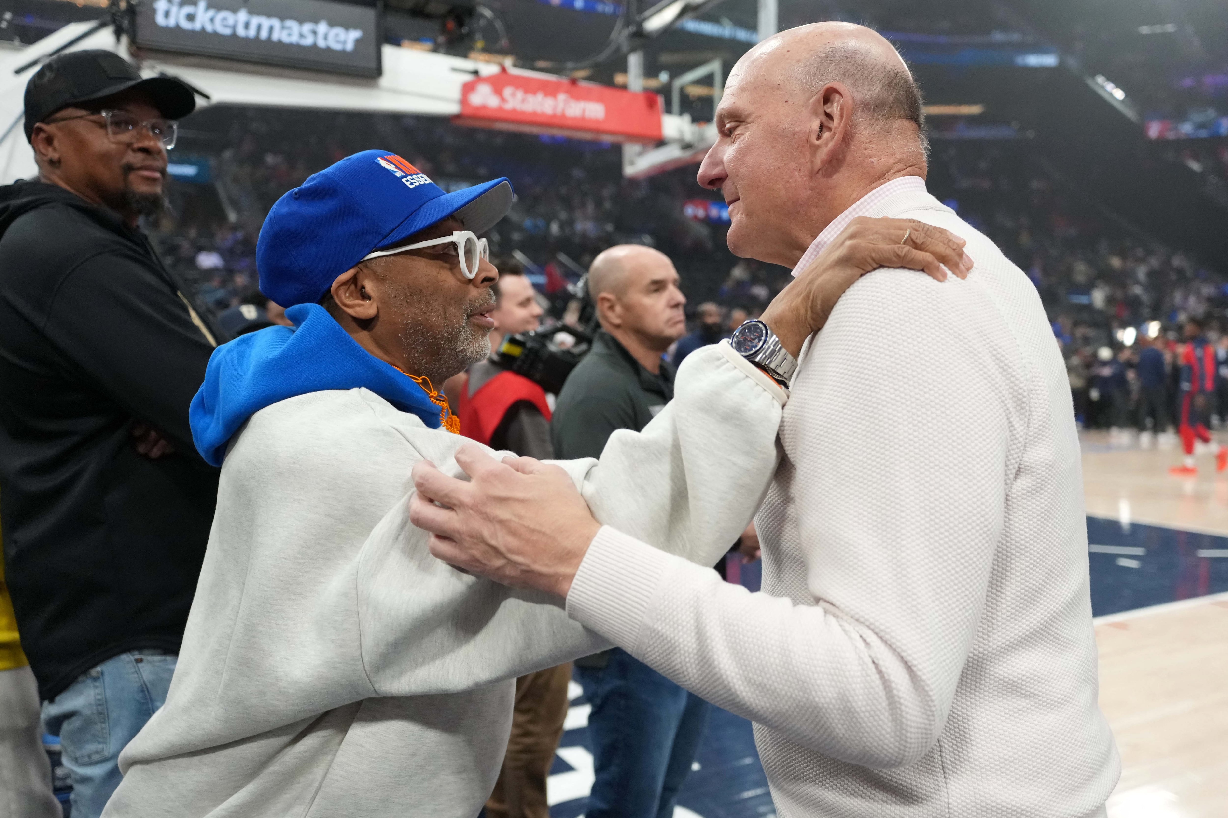 La NBA sancionó a Los Angeles Clippers con la pérdida de cinco elecciones de primera ronda del draft, una multa de USD 30 millones y la suspensión por un año de Steve Ballmer por el caso Kawhi Leonard (Mandatory Credit: Kirby Lee-Imagn Images)