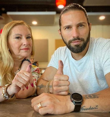 Poncho de Nigris le pidió