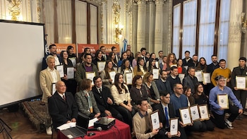 Cuarenta y cuatro jóvenes argentinos