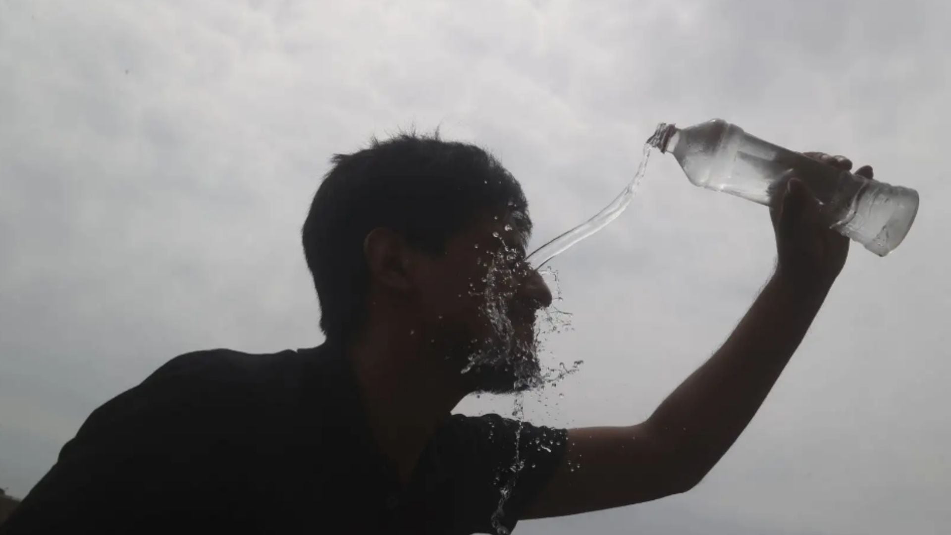 El pronóstico contempla ráfagas de viento cercanas a los 45 km/h, principalmente durante las tardes, además de posibles precipitaciones dispersas en el litoral norte - Crédtos: Andina/Juan Carlos Guzmán Negrini.