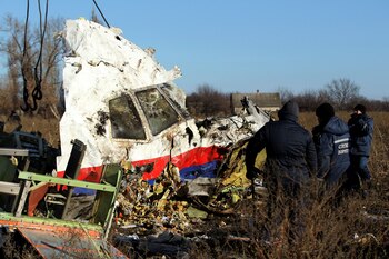 Los restos del MH17 cerca