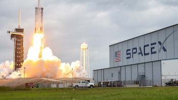 SpaceX, la empresa de Elon Musk, es demandada por 80 familias de Texas por cohetes “violentos”