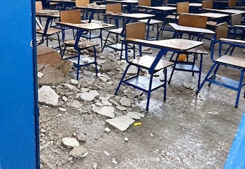 Seis estudiantes de sexto grado sufrieron lesiones tras el desprendimiento del repello del techo en una escuela de Chiquimula.