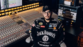 Quién es Rivs, el productor mexicano de artistas como Peso Pluma, Belinda o Natanael Cano que va por su Latin Grammy