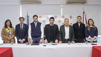 Con una foto de unidad, la UCR reunió a sus gobernadores en busca de ordenar al partido para el 2027