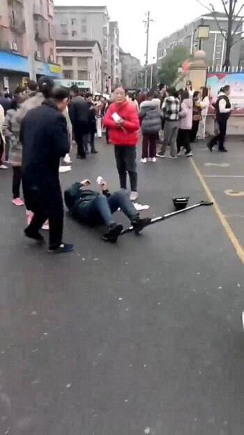 Una persona tendida en el