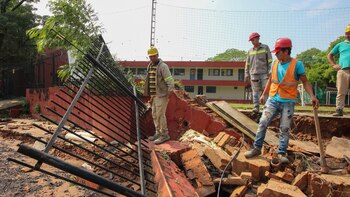 Trabajadores empiezan la limpieza de
