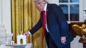 Trump anuncia que su Arco del Triunfo albergará una base de drones militares