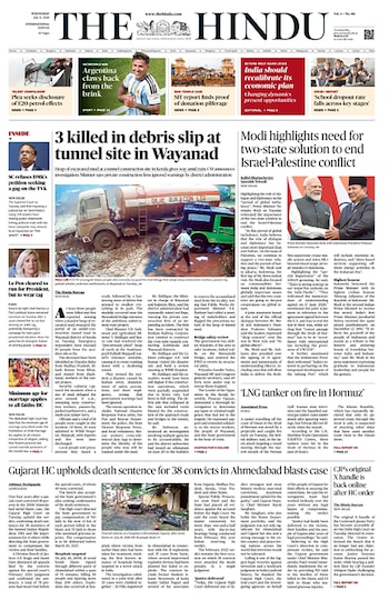 Página completa de un periódico con el título 'The Hindu' del 10 de julio de 2024. Incluye una foto de un futbolista argentino y varias noticias más