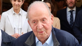 El rey Juan Carlos I responde sobre su regreso definitivo a España tras su larga estancia entre Sevilla y Sanxenxo: “Todavía no”