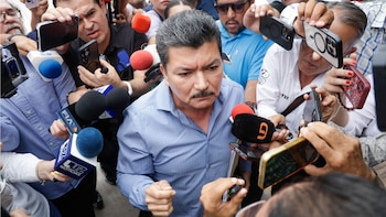 Una llamada habría frenado la entrega a EEUU de Marco Antonio Almanza, acusado de nexos con Los Chapitos, según Loret de Mola