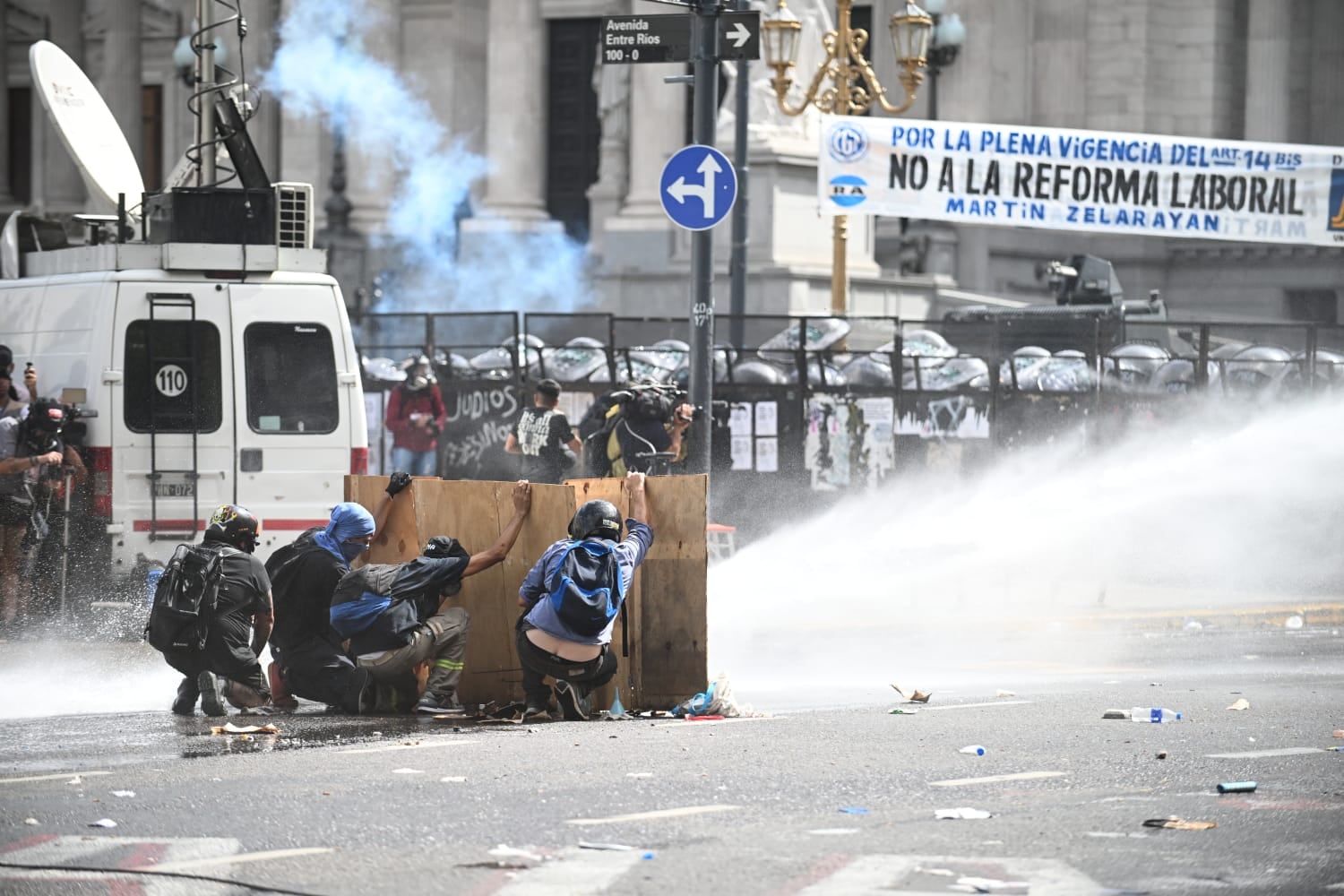 Marcha en el congreso contra la Reforma Laboral ((Maximiliano Luna))