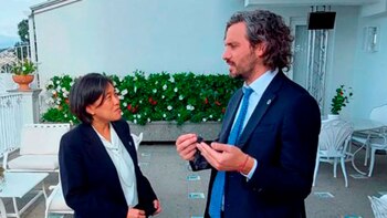 Santiago Cafiero conversa con Katherine