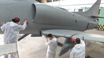 Para mantener sus exhibiciones y