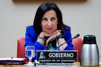 La titular de Defensa, Margarita Robles: (EFE/ Borja Sánchez-Trillo)