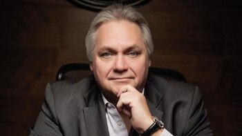 Cuál fue el primer trabajo