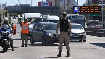 Controles en Puente Pueyrredón durante