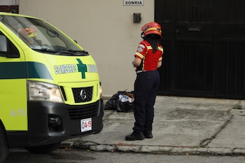El Ministerio Público investiga la muerte del bebé, enfocándose en las circunstancias del abandono en la zona 11 capitalina. (Cortesía: Bomberos Muncipales)