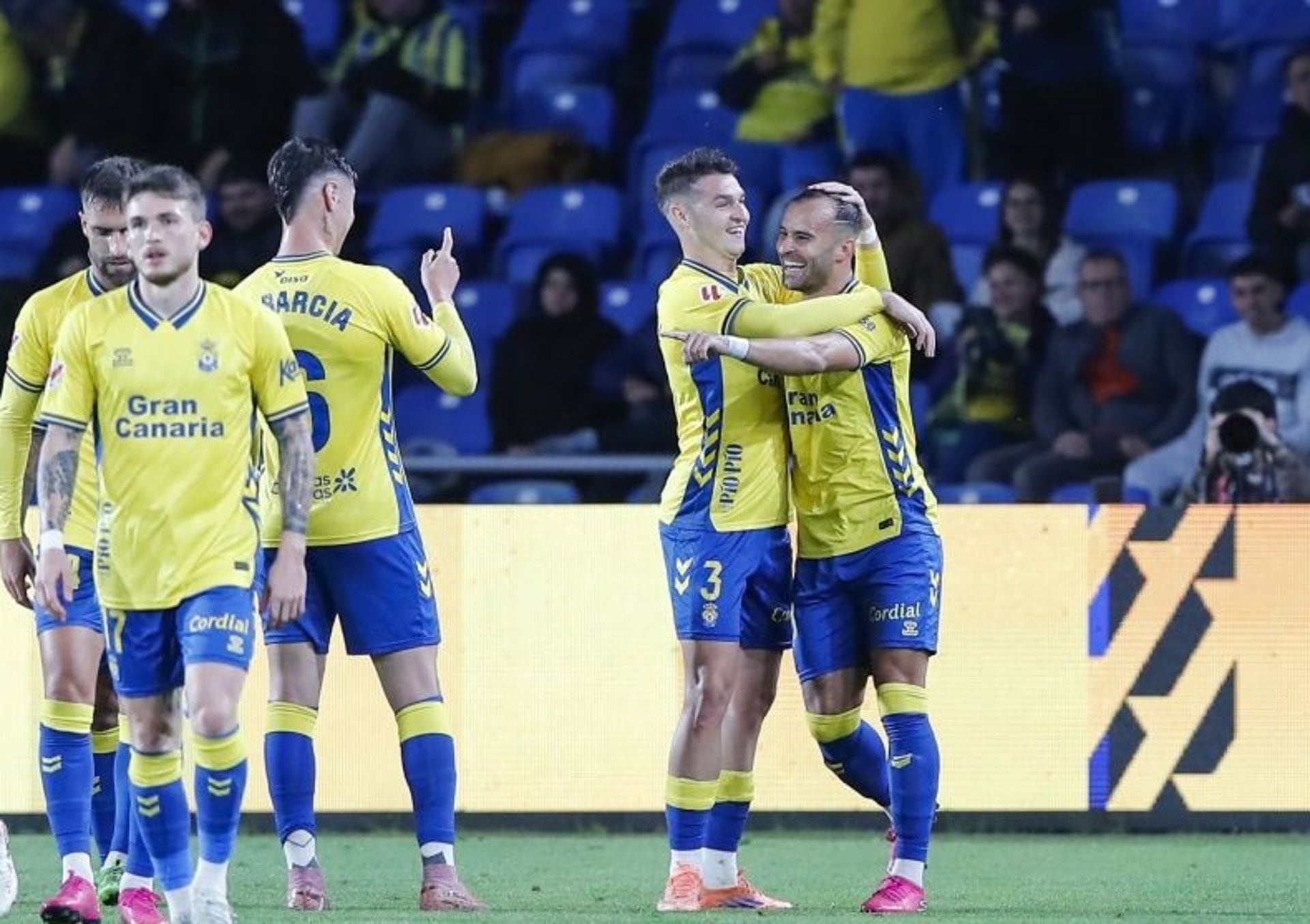 (Crónica) Racing y Deportivo vuelven a pinchar y Las Palmas se pone segunda