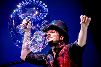 Dreaming Bubbles integra burbujas gigantes,