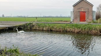 Una antigua torre eléctrica centenaria