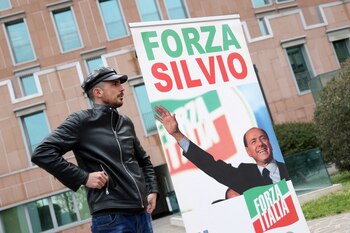 Un simpatizante de Silvio Berlusconi