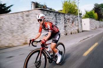 Es la primera ciclista mexicana en participar en la versión actual del Tour de Francia