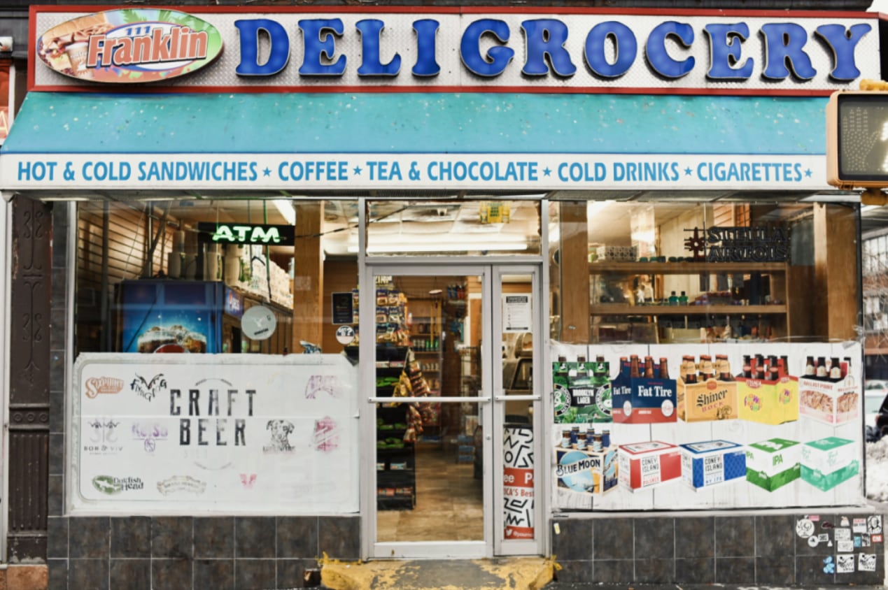 Bodegas y supermercados de Nueva York podrían empezar a vender vino y licor si aprueban un proyecto de ley