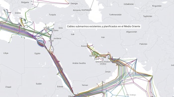 Mapa de Medio Oriente y zonas adyacentes con líneas de colores trazadas sobre mares y golfos junto con nombres de países en español.