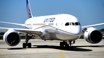 El pasajero que amenazó con secuestrar un avión de United Airlines dijo que fue una broma a un compañero de trabajo