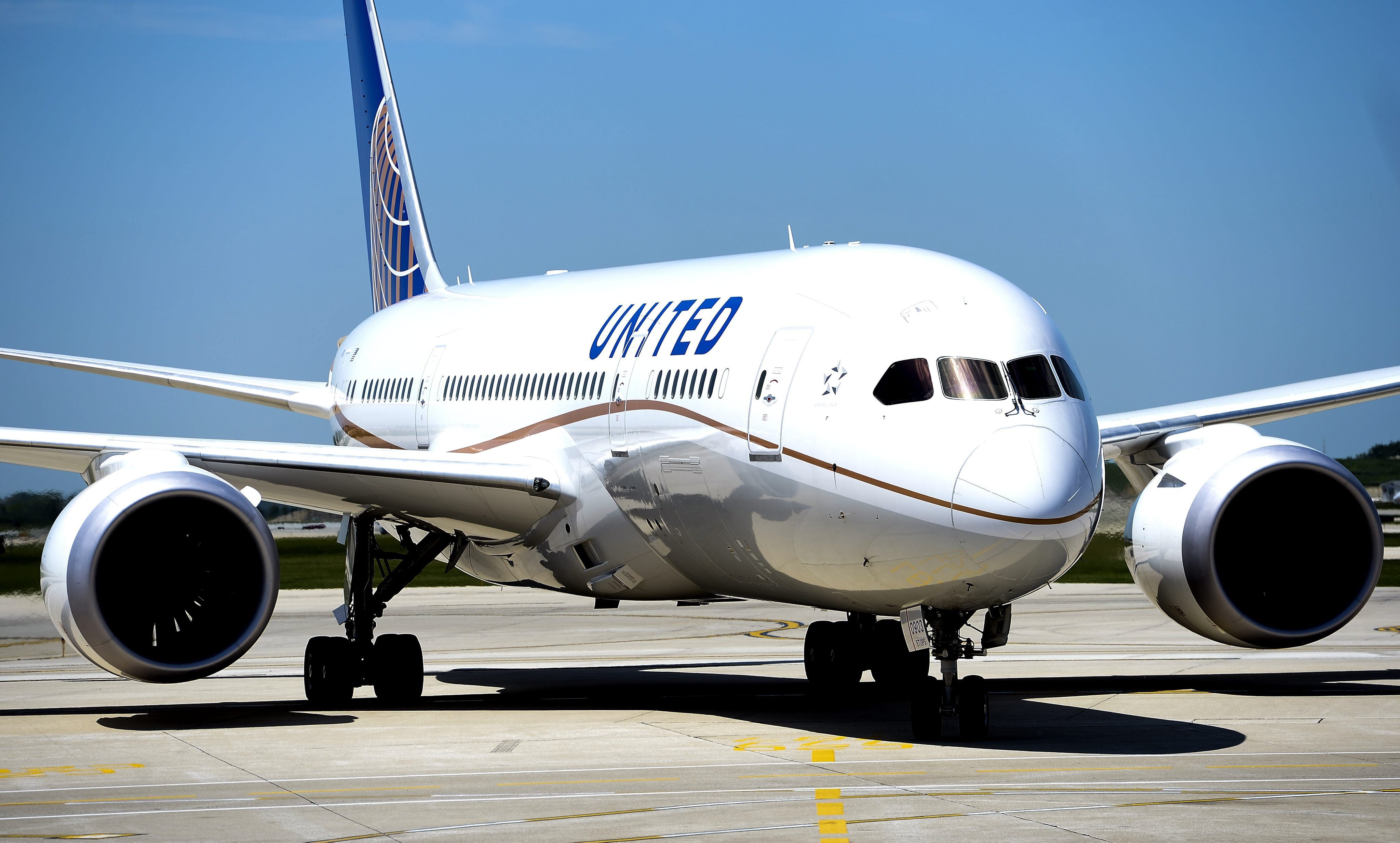 El pasajero que amenazó con secuestrar un avión de United Airlines dijo que fue una broma a un compañero de trabajo