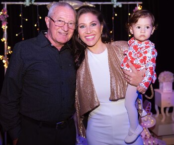 Adabel Guerrero junto a su