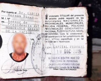 La credencial que usaba Hernán