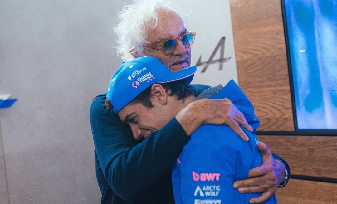 El abrazo con Flavio Briatore es una definición del gran fin de semana que tuvo Franco Colapinto en Canadá (Crédito: Prensa Alpine)