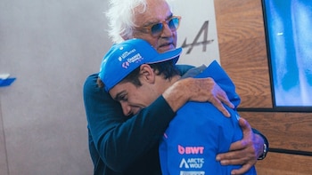 El emotivo abrazo de Flavio Briatore a Colapinto: de los elogios al “secreto” para su mejor resultado en la Fórmula 1