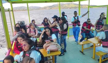 Los turistas disfrutas periódicamente de